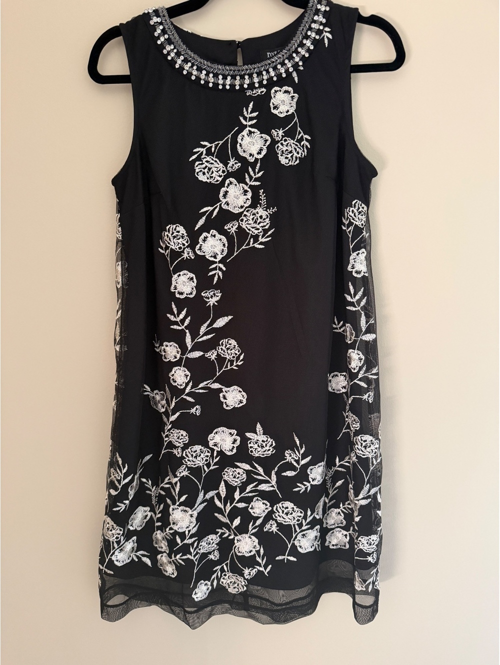 4 Roz & Ali black & white embroidered dress
